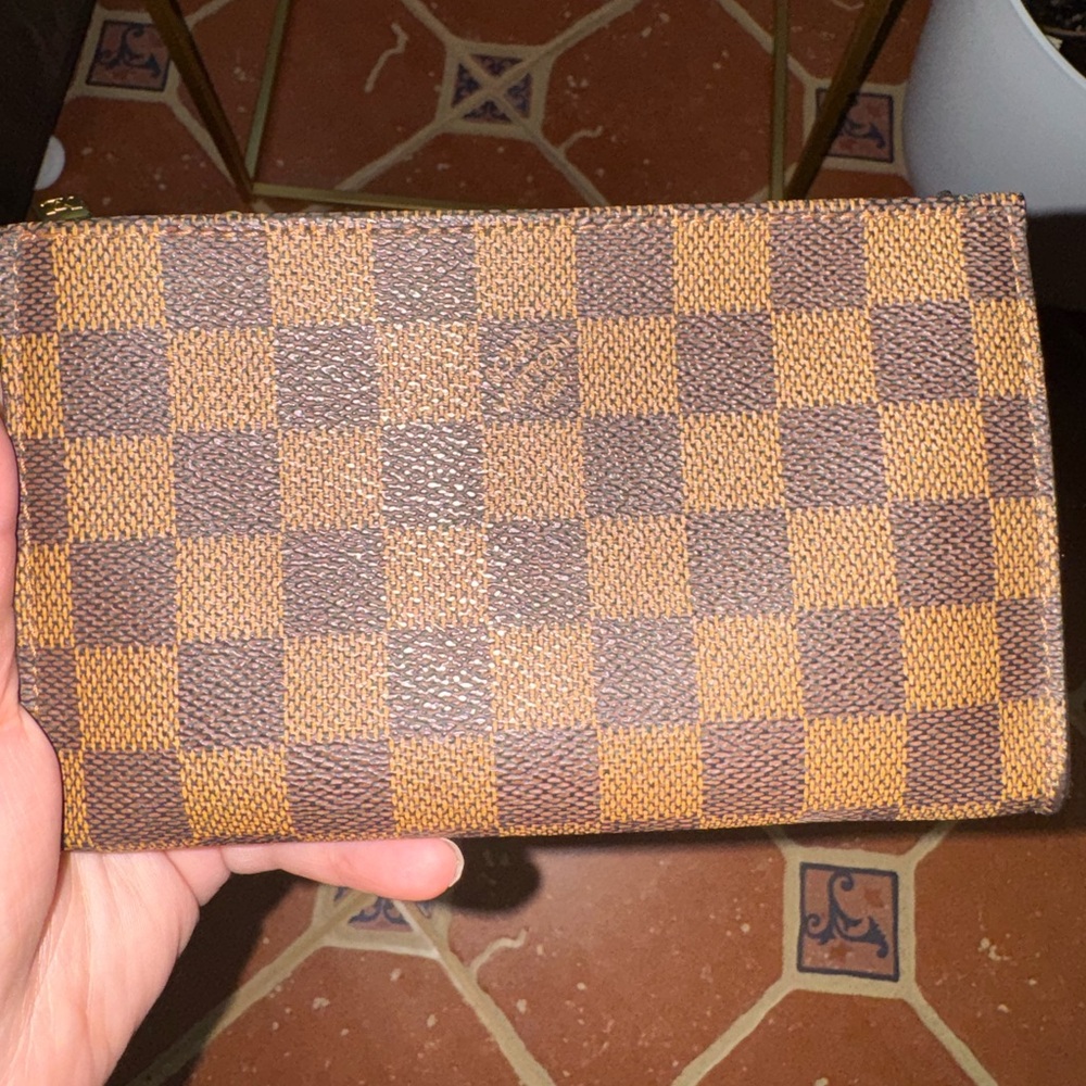 Louis Vuitton
Damier Ebene Pattern Coated Canvas Marais Bucket Pouch - Picture 8 of 8